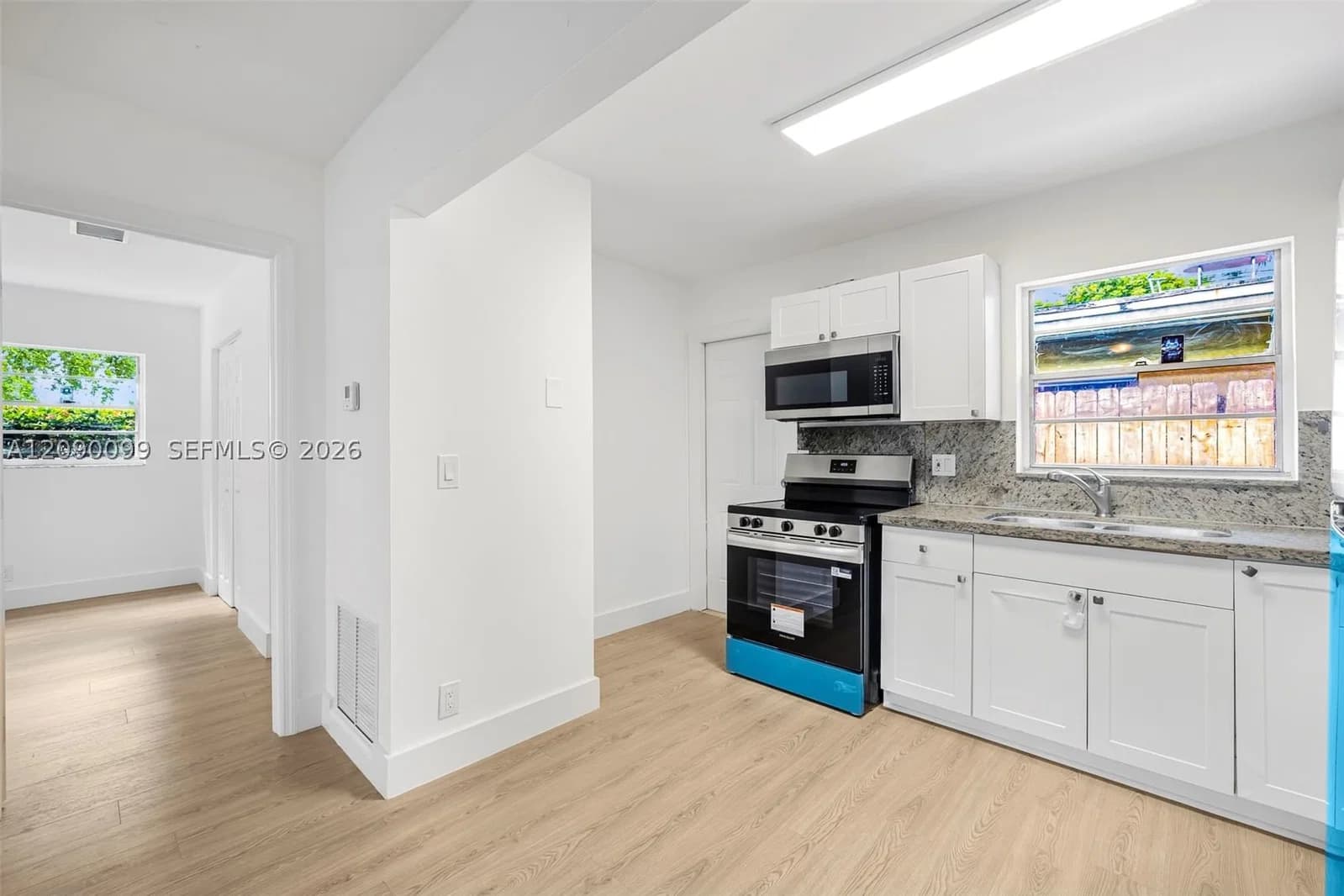 Dubleks — 2033 Dewey St, Hollywood, FL 33020