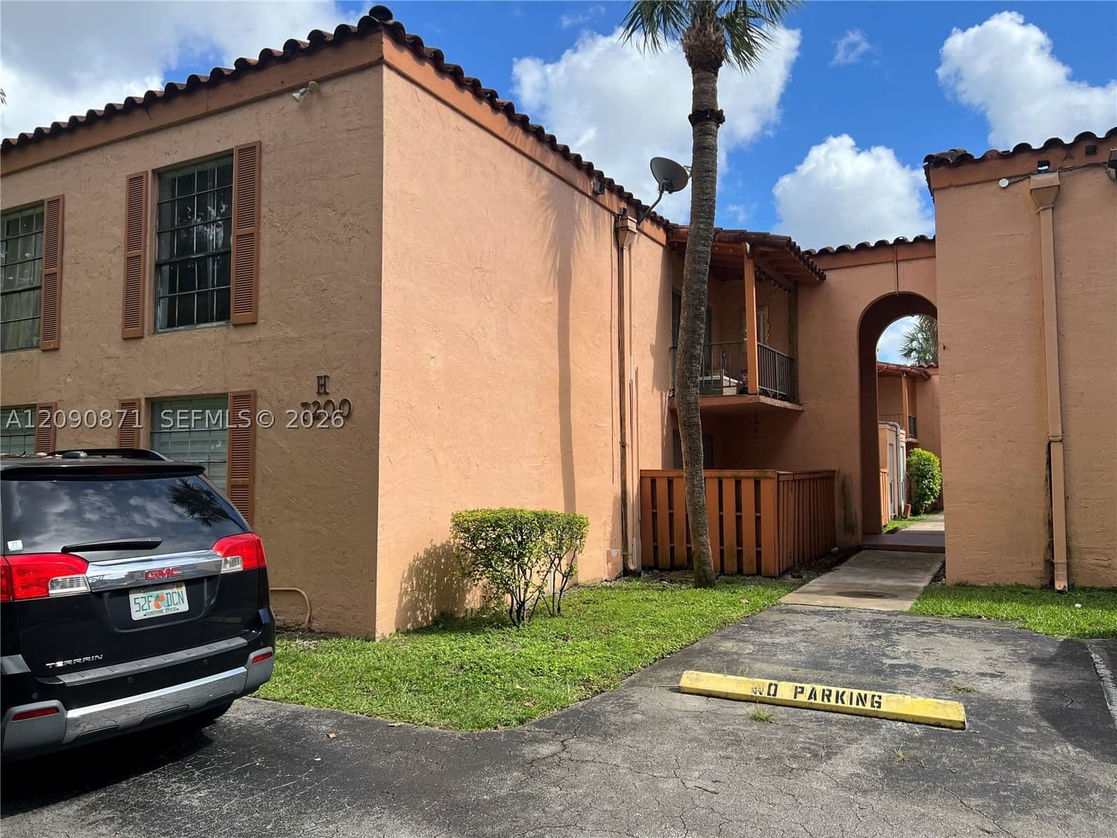 2-bedroom Condo — 7200 Fairway Dr #H5, Miami Lakes, FL 33014