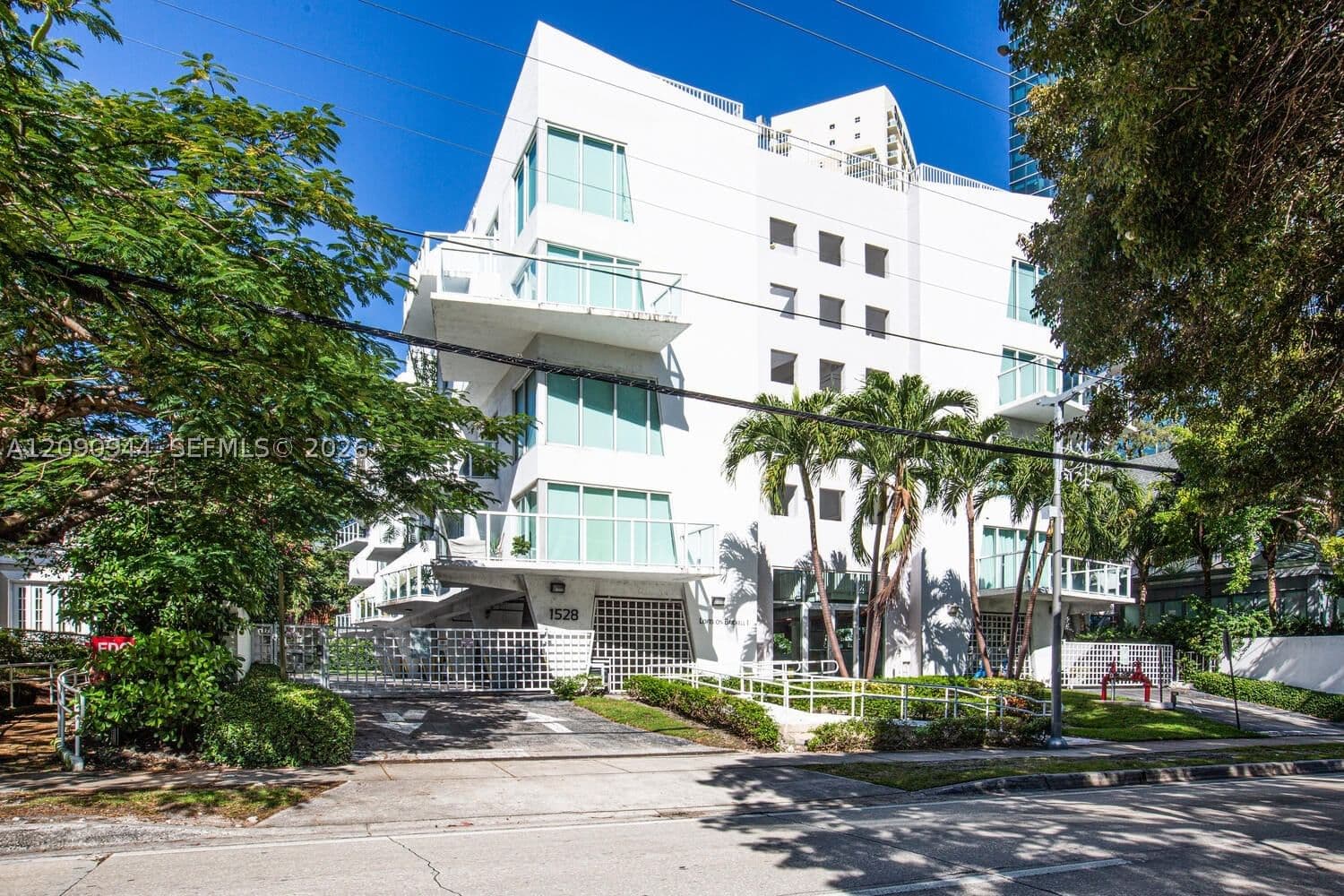 1-bedroom Condo — 1528 Brickell Ave #109, Miami, FL 33129