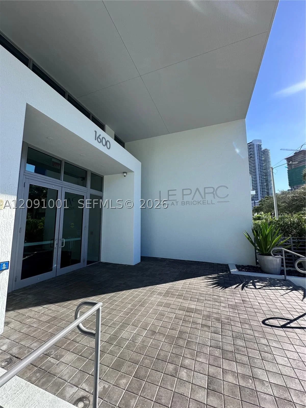 1-bedroom Condo — 1600 1st Ave #605, Miami, FL 33129