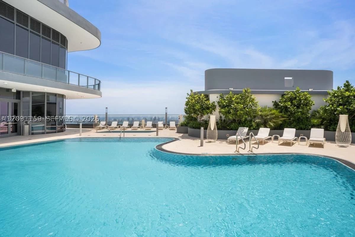 1-bedroom Condo — 1000 Brickell Plz #4504, Miami, FL 33131