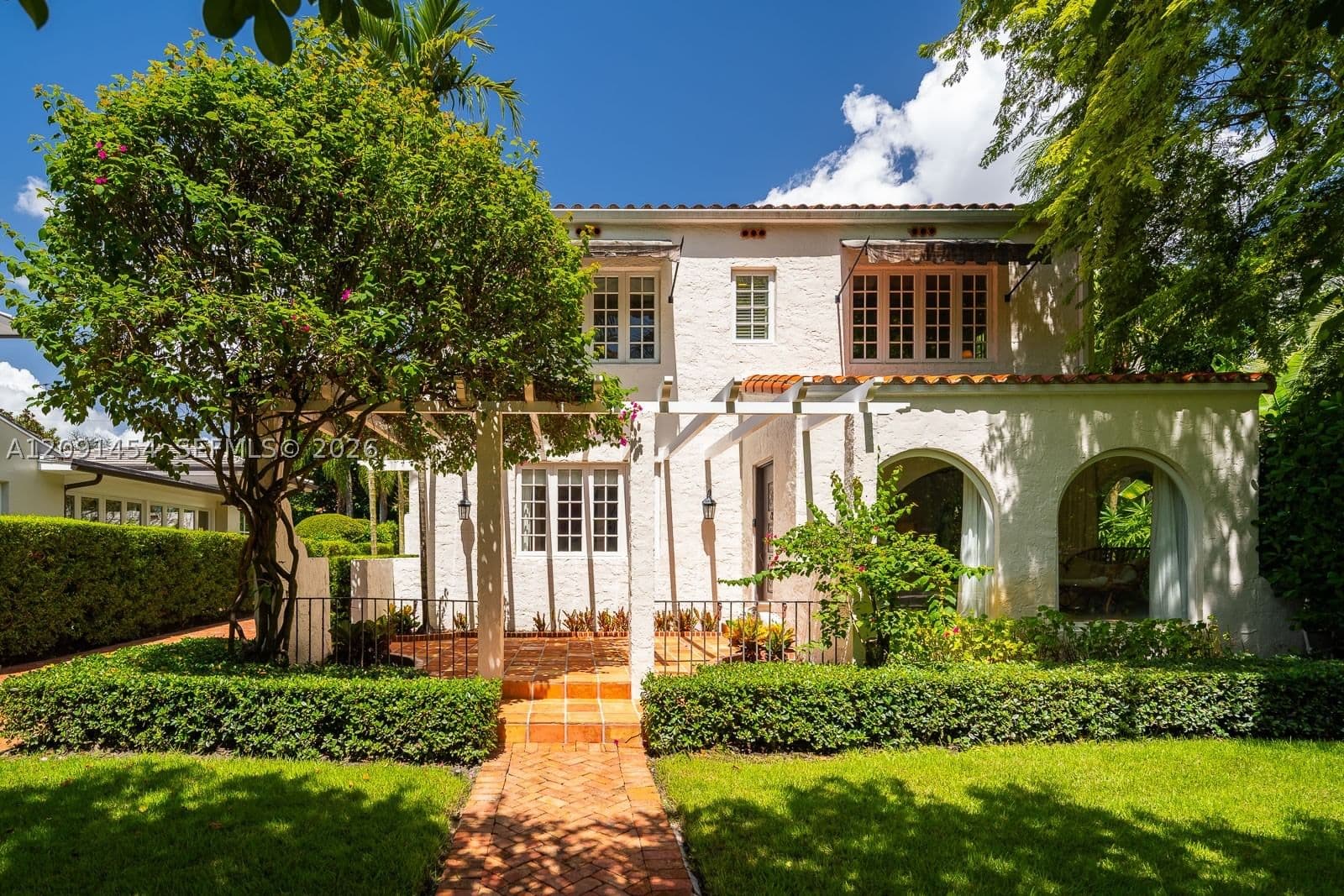 5+1 Müstakil ev — 1229 Asturia Ave, Coral Gables, FL 33134
