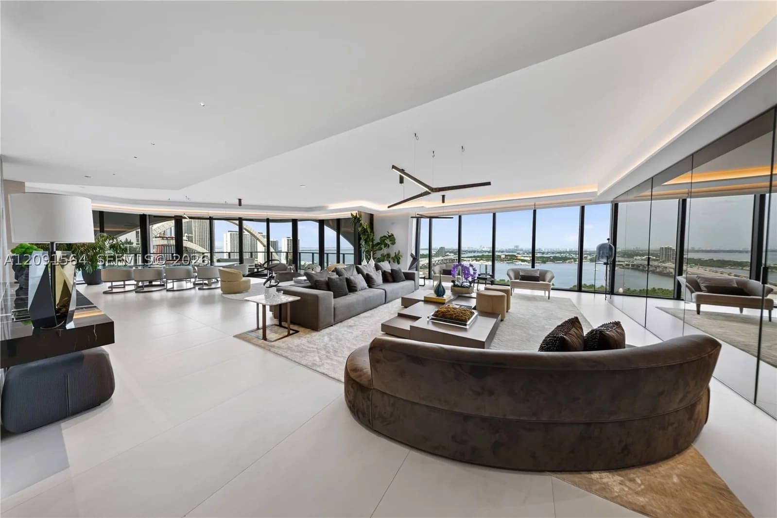 4-bedroom Condo — 1000 Biscayne Blvd #2202, Miami, FL 33132