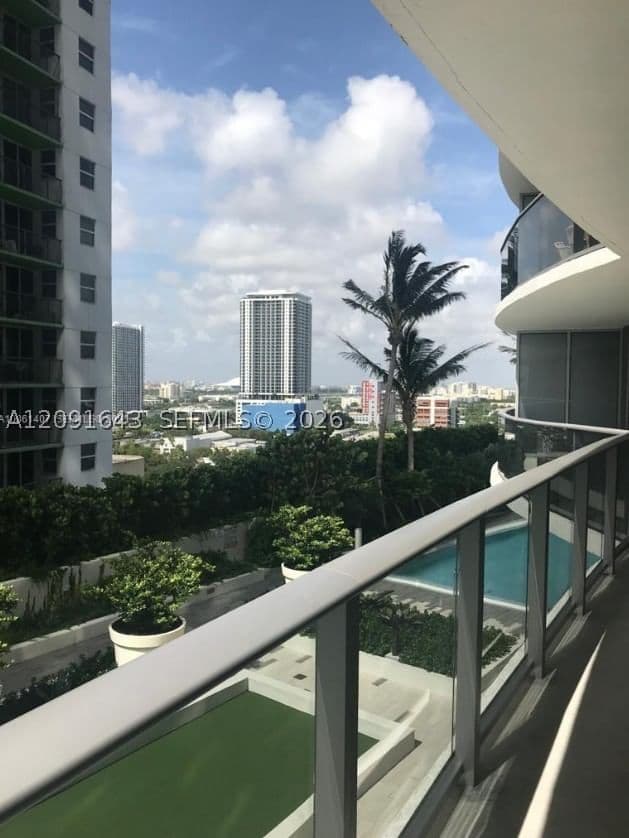 1+1 Condo — 488 18th St #1504, Miami, FL 33132