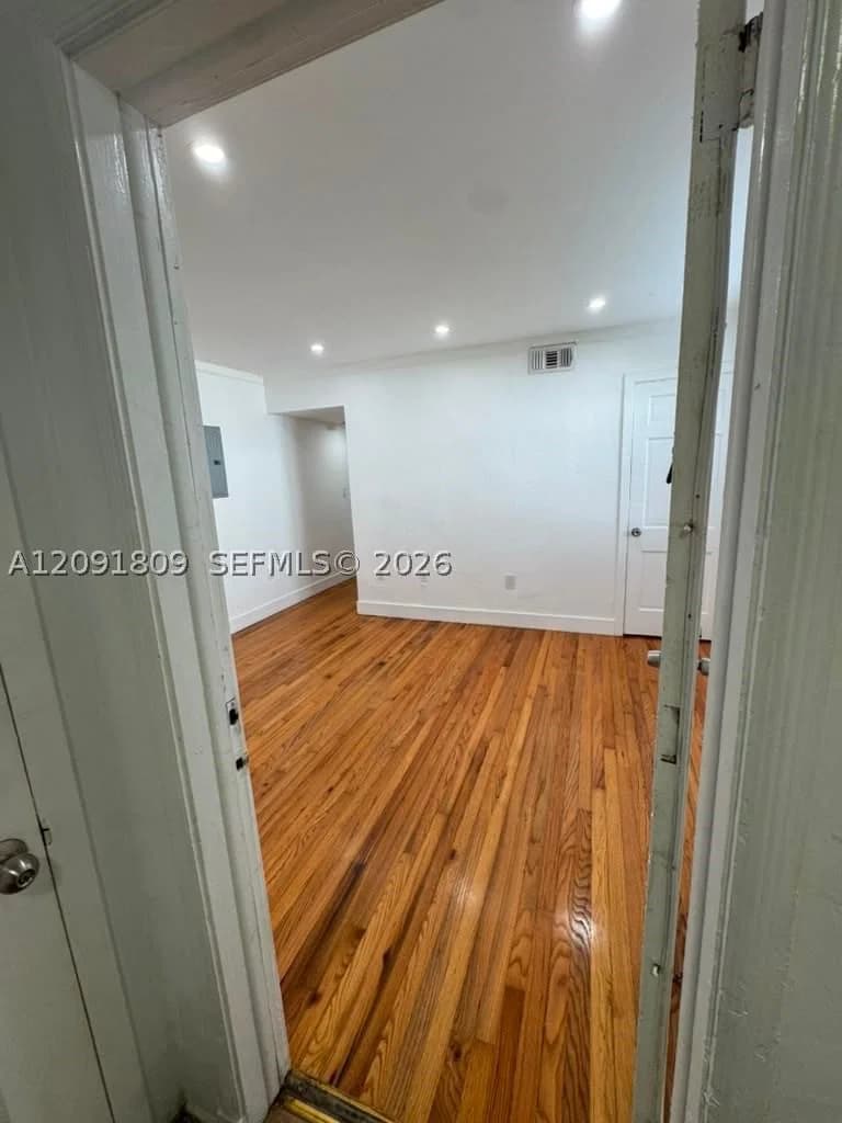 2-bedroom Apartment — 15 Sidonia Ave #2, Coral Gables, FL 33134