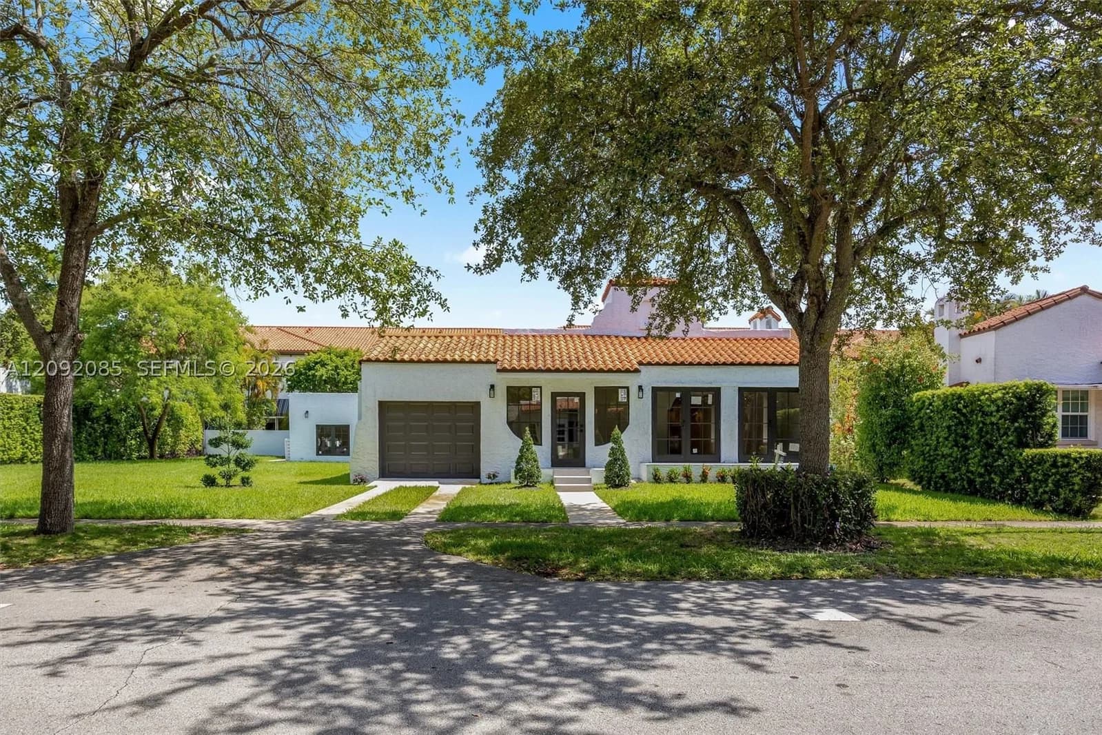 4-bedroom Single-Family Home — 434 Aragon Ave, Coral Gables, FL 33134