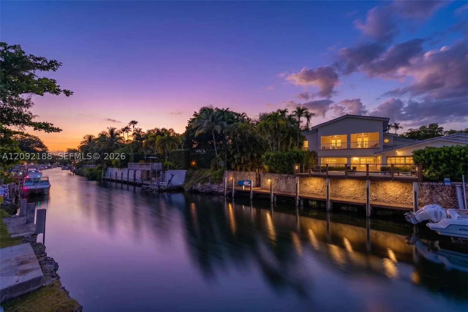 3+1 Müstakil ev — 739 Alhambra Cir, Coral Gables, FL 33146