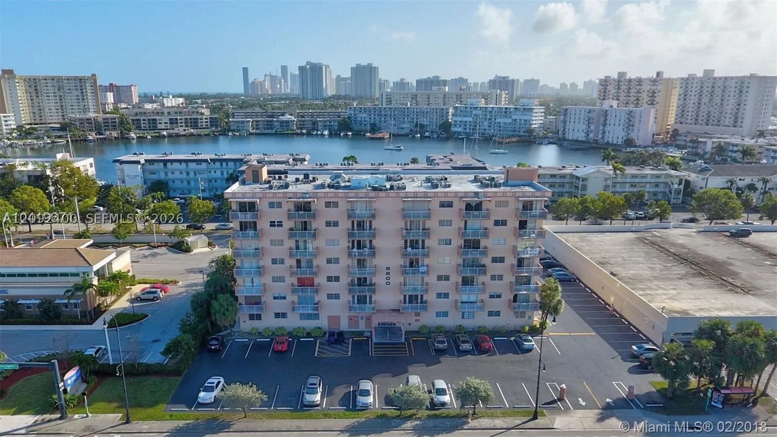 1+1 Kooperatif — 2200 Hallandale Beach Blvd #301, Hallandale Beach, FL 33009