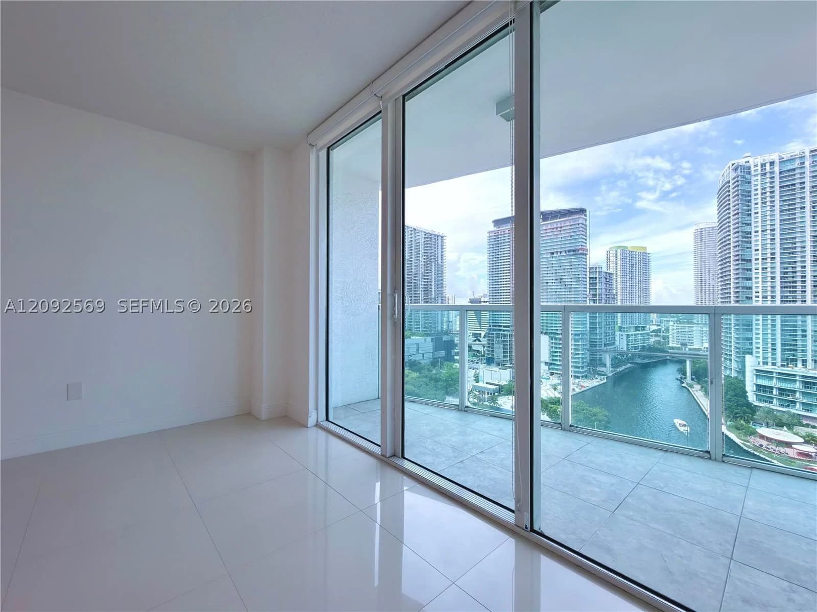 1-bedroom Condo — 31 5th St #2307, Miami, FL 33131