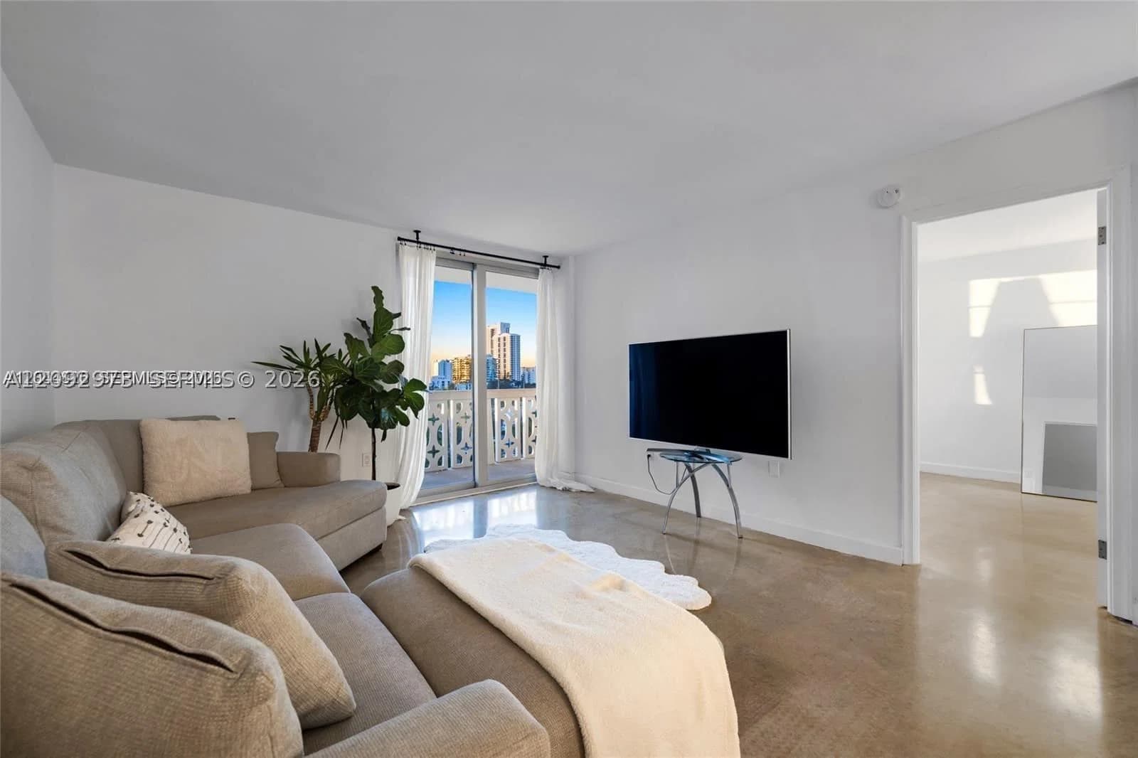 1-bedroom Condo — 1020 Meridian Ave #816, Miami Beach, FL 33139