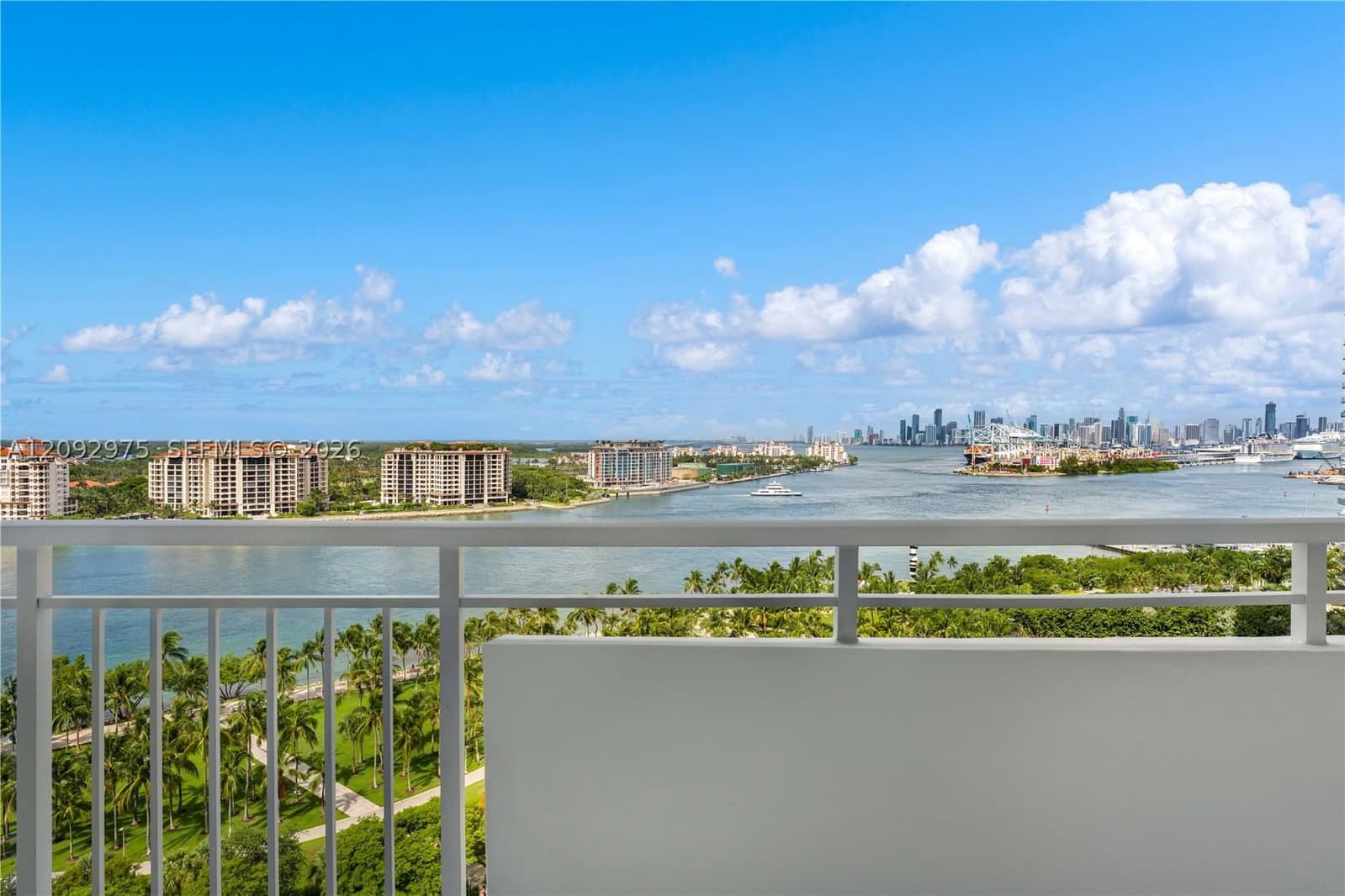 2+1 Condo — 400 Pointe Dr #1805, Miami Beach, FL 33139