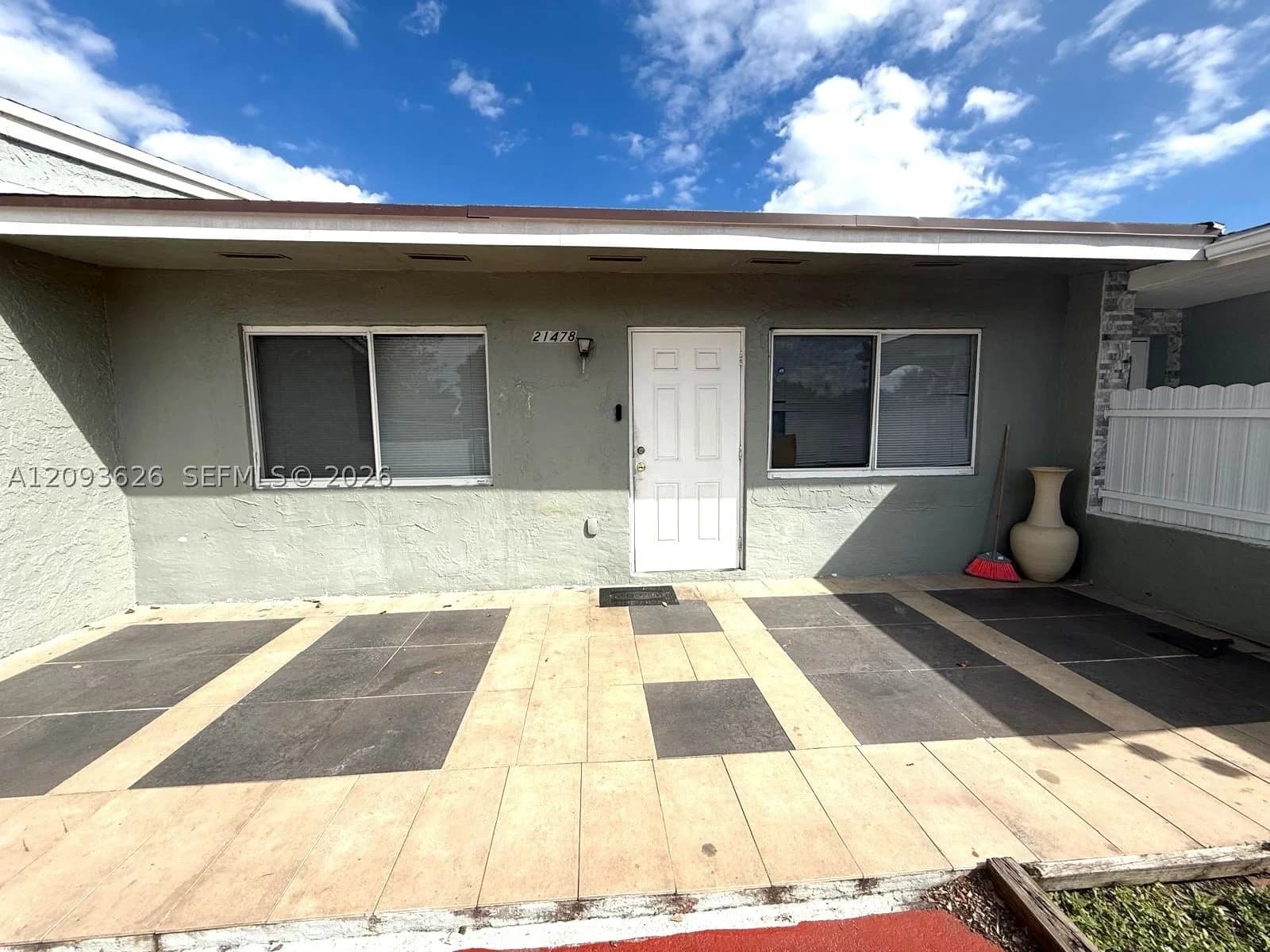 2-bedroom Townhouse — Miami Gardens, FL 33055