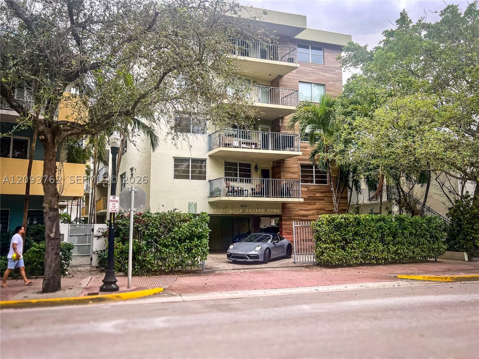 1-bedroom Apartment — 220 Washington Ave #4B, Miami Beach, FL 33139