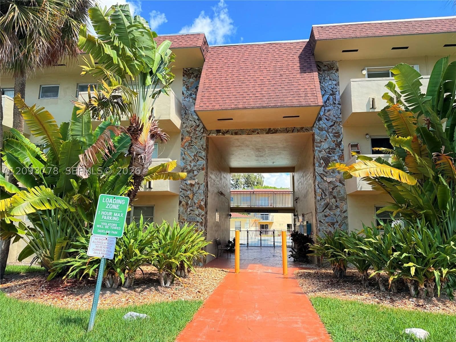1-bedroom Condo — 7505 82nd St #305, Miami, FL 33143