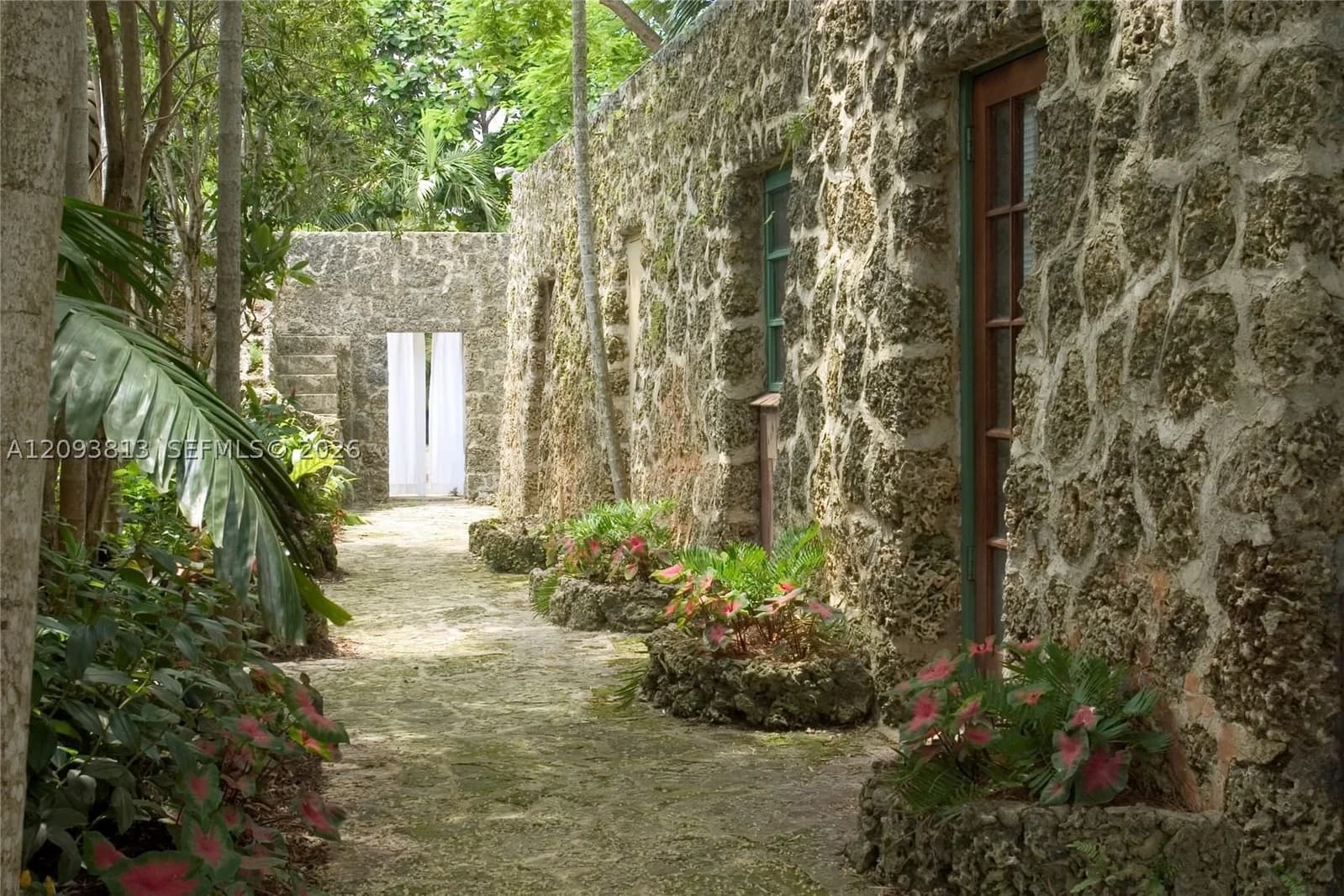 1-bedroom Single-Family Home — 1301 MILAN AVE #5, Coral Gables, FL 33134