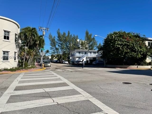 1-bedroom Condo — 7725 Carlyle Ave #6, Miami Beach, FL 33141