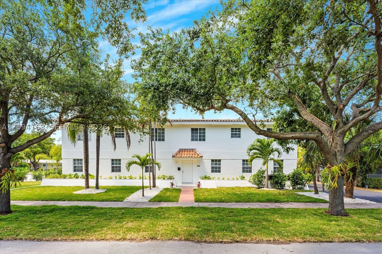 2+1 Mülk — 3619 Le Jeune Rd #2, Coral Gables, FL 33134