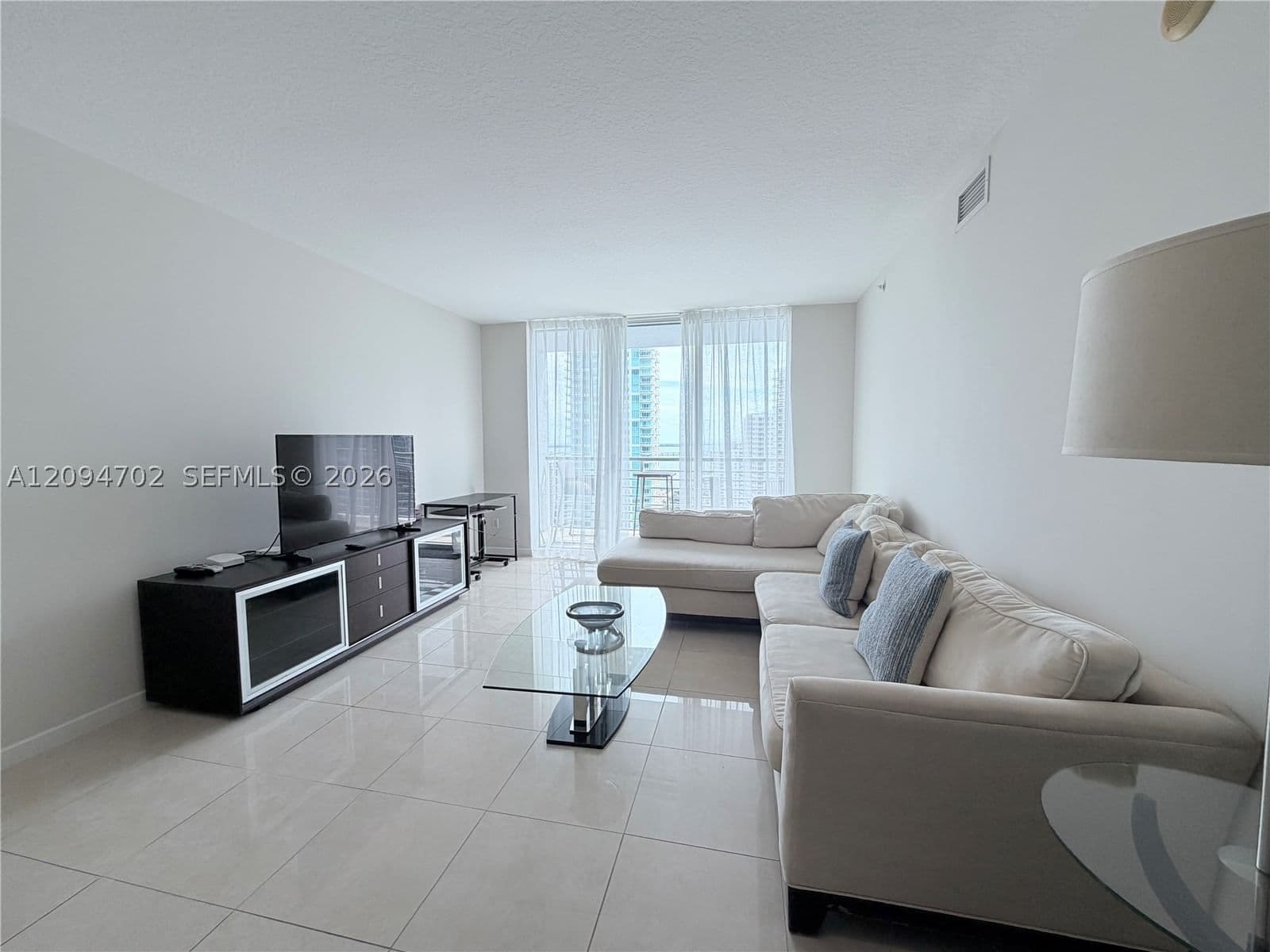 2+1 Condo — 325 Biscayne Blvd #3015, Miami, FL 33131