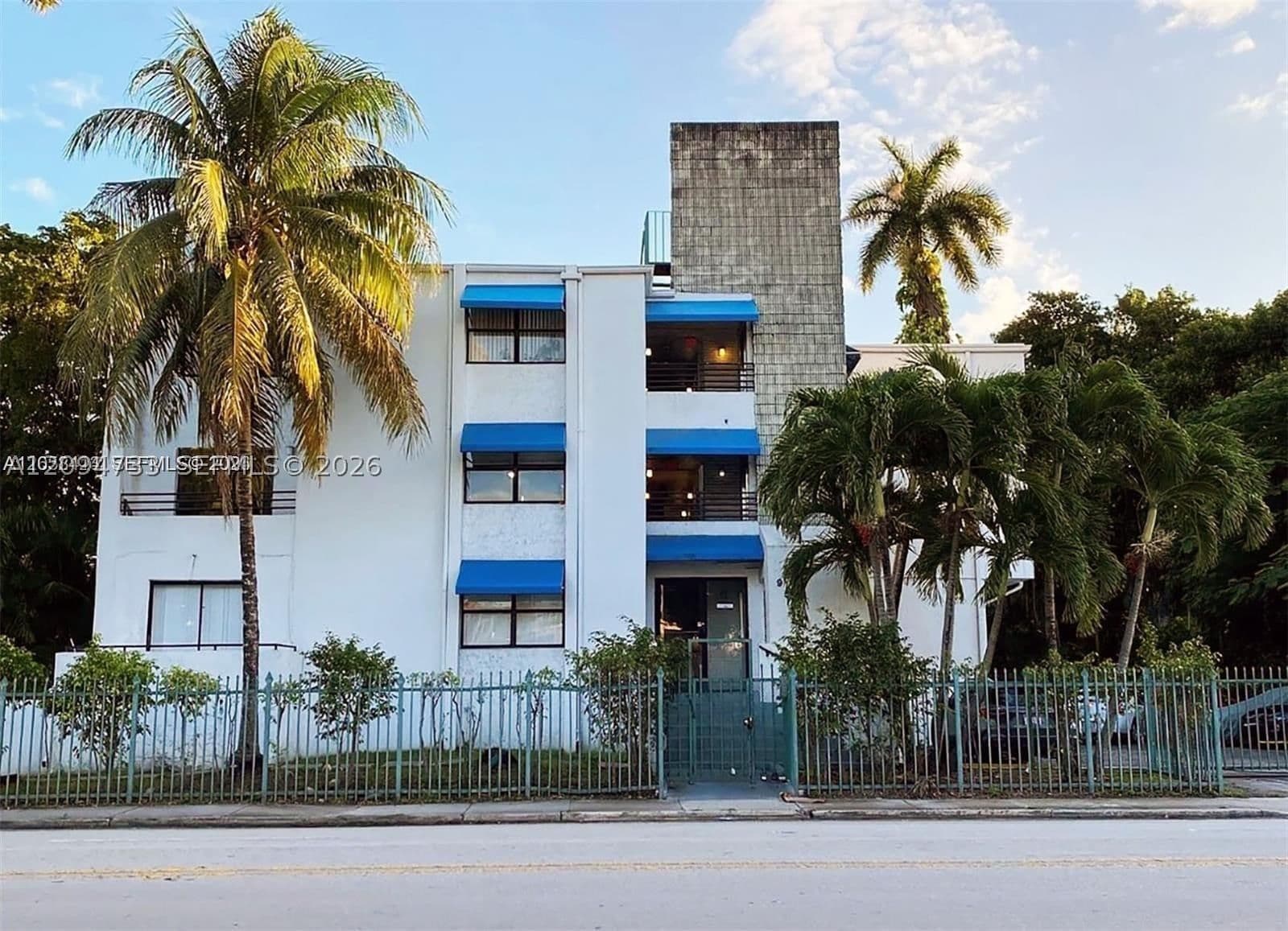 1-bedroom Condo — 950 11th St #1C, Miami, FL 33136