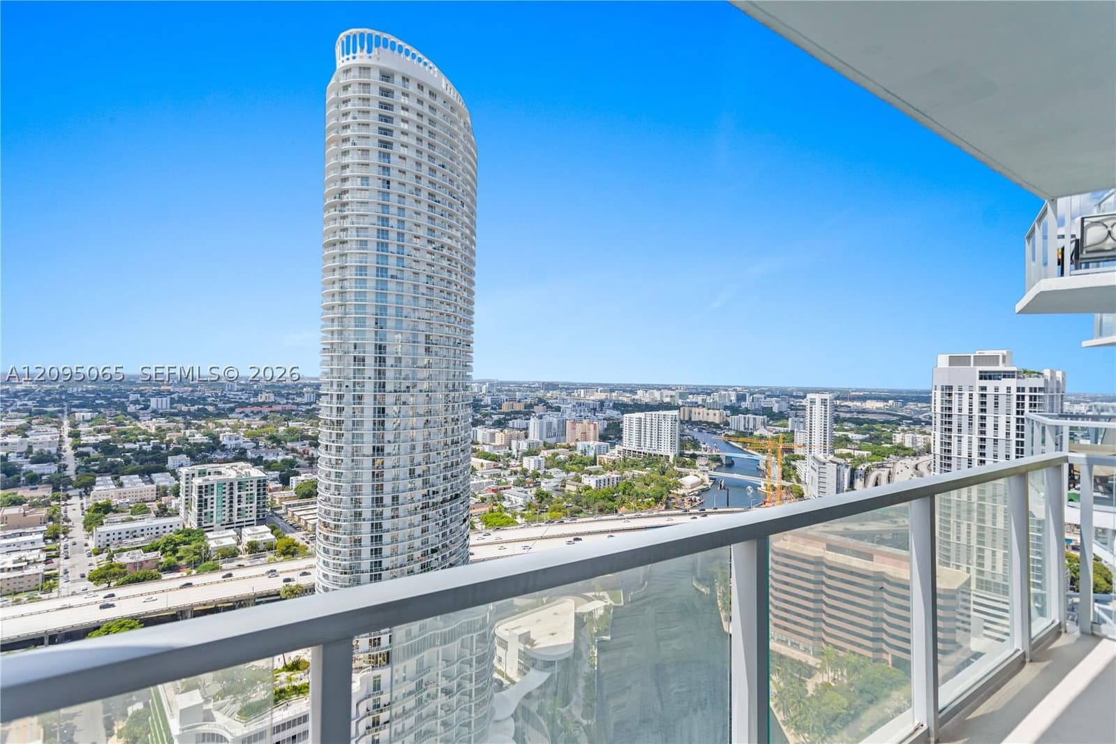 Condo — 185 7th St #3600, Miami, FL 33130