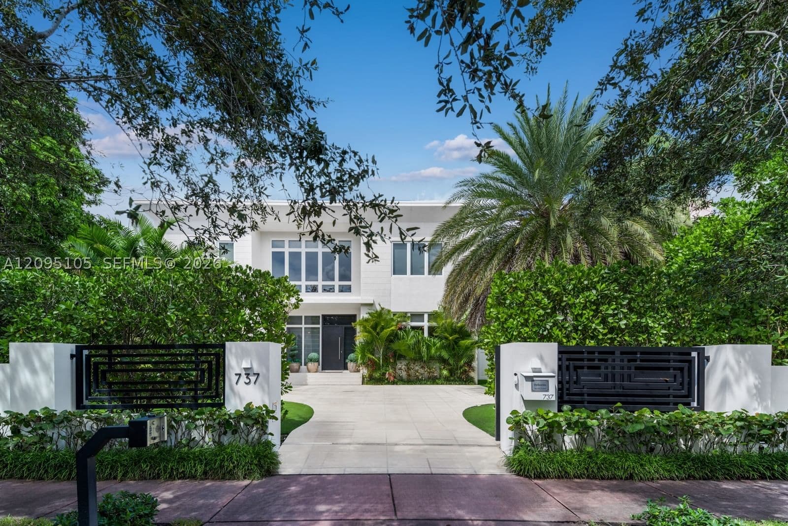 6+1 Müstakil ev — 737 49th St, Miami Beach, FL 33140
