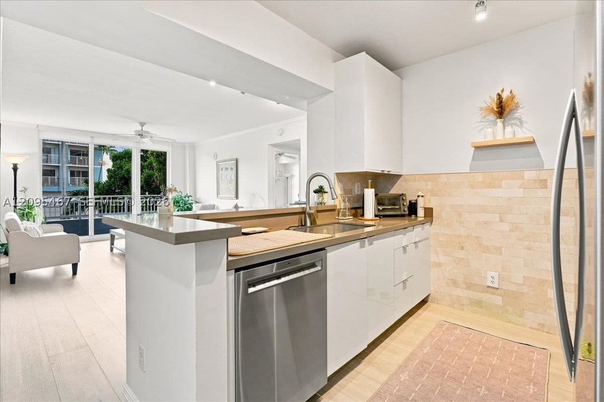2+1 Daire — 2665 37th Ave #211, Miami, FL 33133