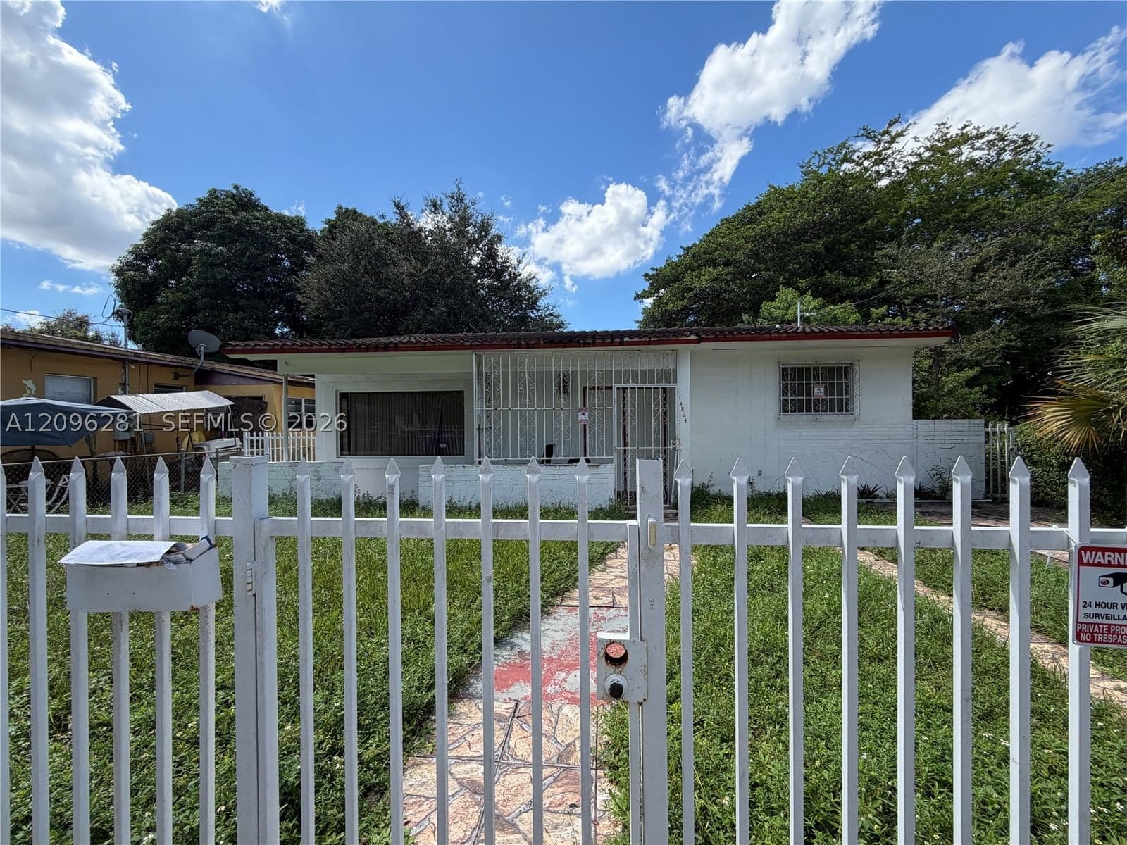 3+1 Müstakil ev — 4824 15th Ct, Miami, FL 33142