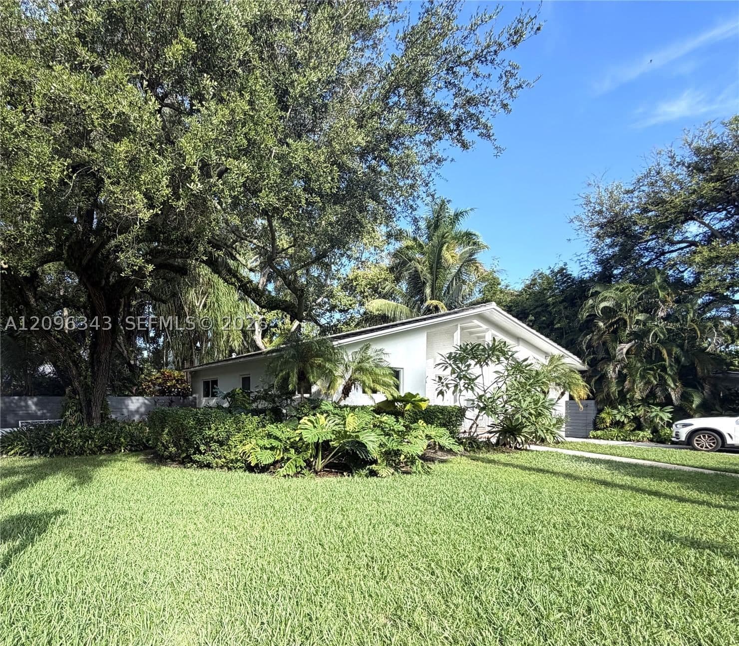 2+1 Müstakil ev — 2640 Hilola St, Miami, FL 33133