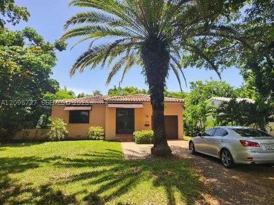 2+1 Müstakil ev — 448 Cadagua Ave, Coral Gables, FL 33146