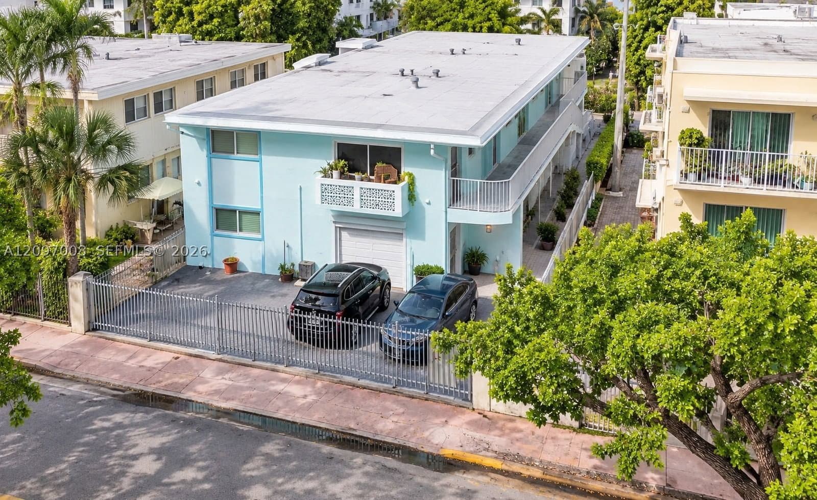 Condo — Miami Beach, FL 33139