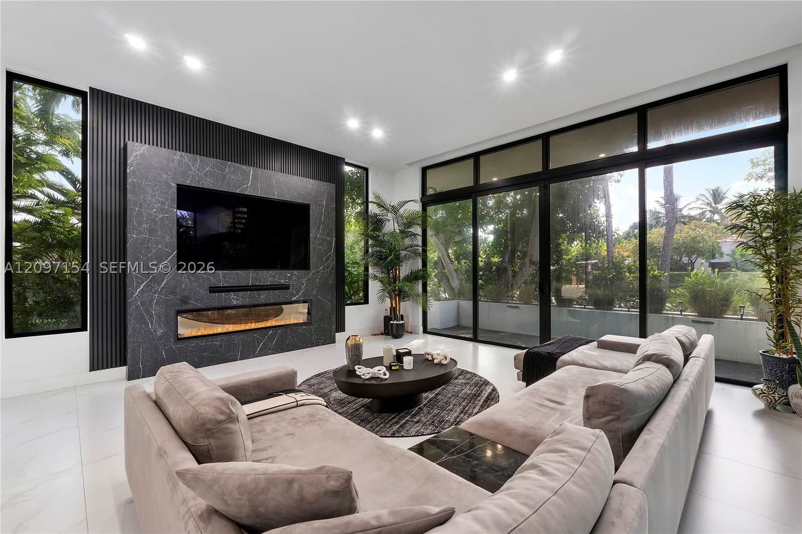 4+1 Müstakil ev — 4364 Alton Rd, Miami Beach, FL 33140