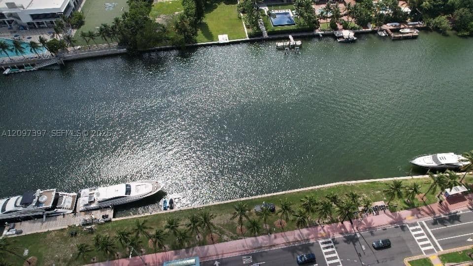 Mülk — Miami Beach, FL 33140