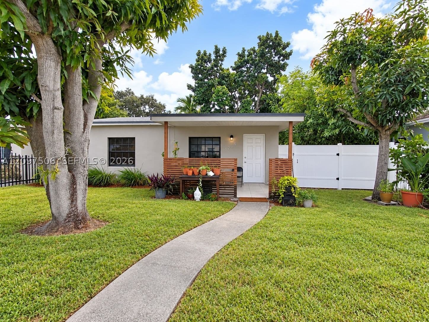 2+1 Müstakil ev — 1284 51st St, Miami, FL 33142