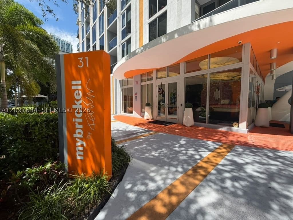 Condo — 31 6th St #1103, Miami, FL 33131