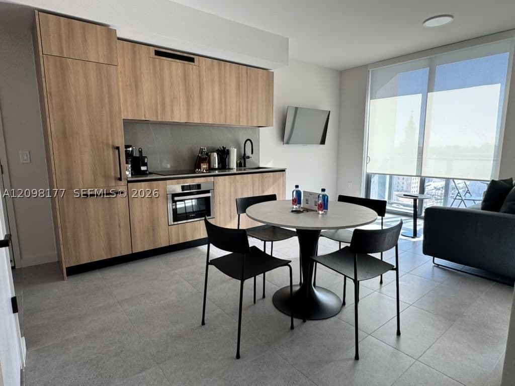 1+1 Condo — 121 5th St #1913, Miami, FL 33132