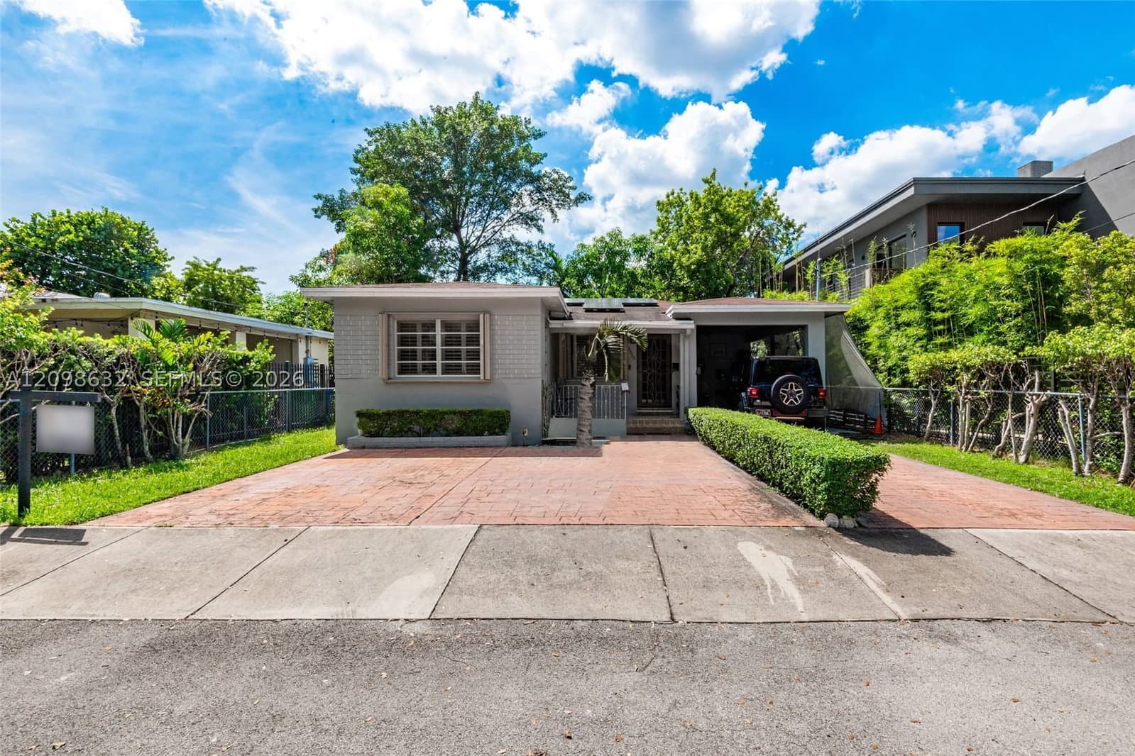 3+1 Müstakil ev — 3530 Oak Ave, Miami, FL 33133