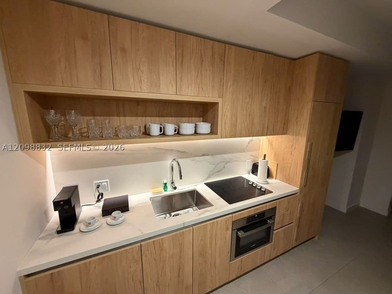 Condo — 11 6th St #406, Miami, FL 33132