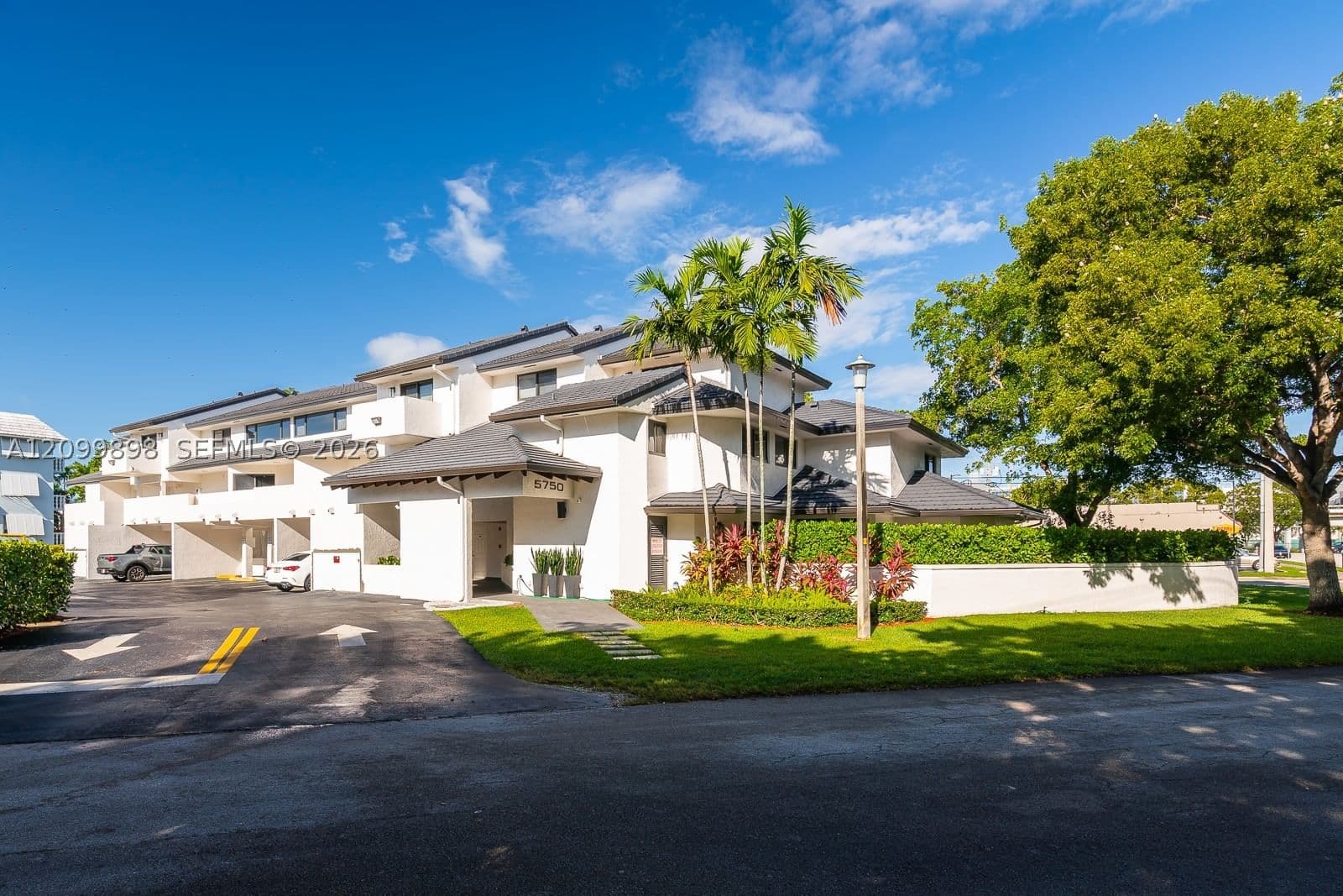 2+1 Condo — 5750 Turin St #206, Coral Gables, FL 33146