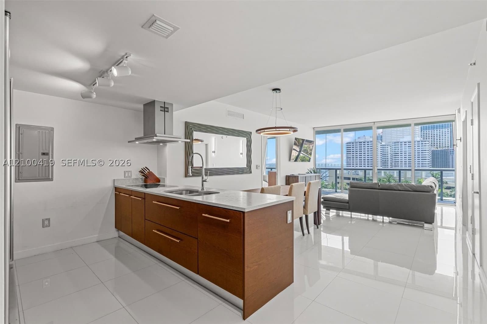 2-bedroom Condo — 495 Brickell Ave #905, Miami, FL 33131