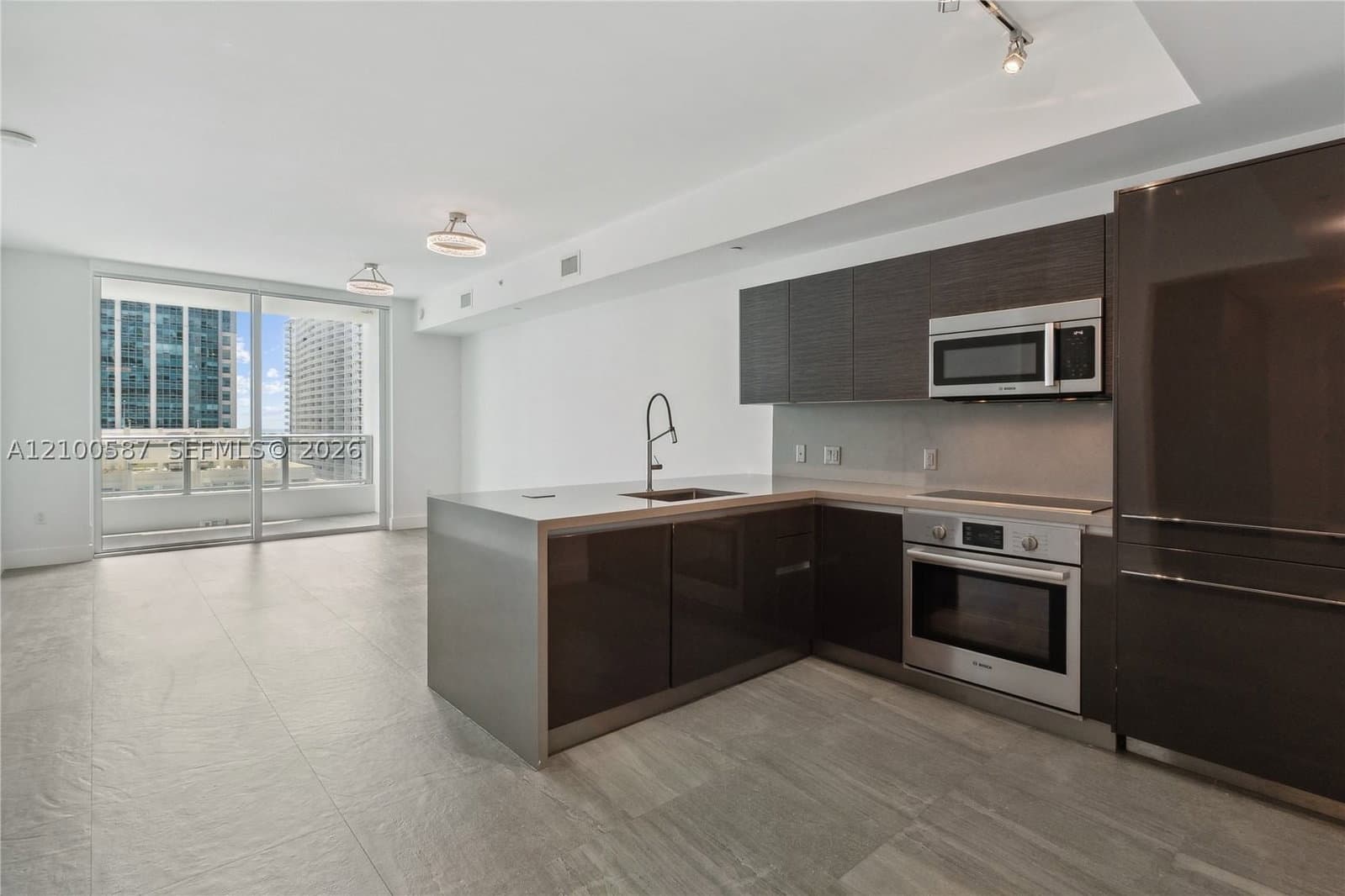 1-bedroom Condo — 1080 Brickell Ave #2406, Miami, FL 33131