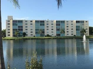 2+1 Condo — 425 SE 11th Terrace #302, Dania, 33004
