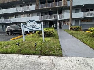 2+1 Condo — 11195 SW 1st St APT 314, Sweetwater, 33174
