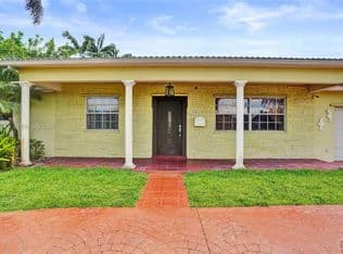 4+1 Müstakil ev — 5306 Roosevelt St, Hollywood, 33021