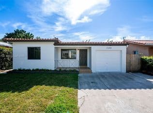 3+1 Müstakil ev — 2340 SW 16th St, Miami, 33145