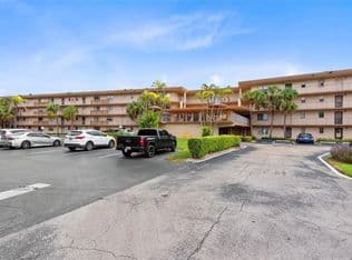 2+1 Condo — 9300 SW 8th Street #422, Boca Raton, 33428