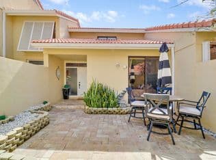 2+1 Townhouse — 127 Old Meadow Way, Palm Beach Gardens, 33418