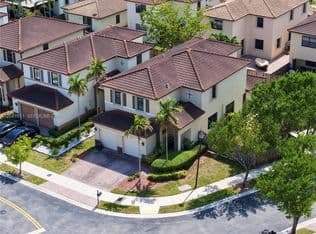 5-bedroom Single-Family Home — 22732 SW 92nd Pl, Cutler Bay, 33190