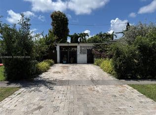 3+1 Müstakil ev — 130 NE 123rd St, North Miami, 33161