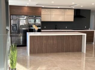 4+1 Condo — (Undisclosed Address), North Miami Beach, 33160