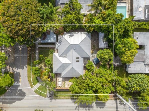 4+1 Müstakil ev — 6140 SW 45th St, Miami, FL 33155
